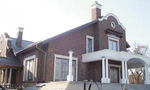 З життя державної еліти: царський палац Раїси Богатирьової