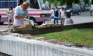 З Театрального майдану Луцька приберуть книжковий секонд-хенд