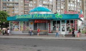 Кіоски на зупинках Луцька порушують архітектурні норми