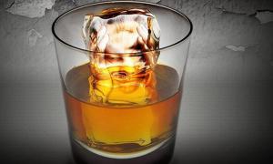 Російські туристи отруїлися в Туреччині підробленим віскі