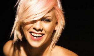 Співачка Пінк народила дівчинку