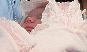 Ані Лорак виписалась із пологового і вибрала ім’я для доньки