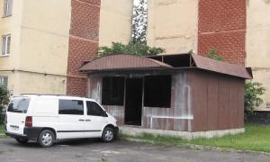 Лучани не хочуть кіоску у дворі