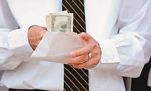 Податкова з початку року порушила 103 кримінальні справи через зарплати у конвертах