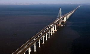 У Китаї відкрили найдовший у світі морський міст