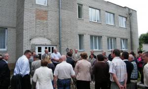 Працівники обласної стоматполіклініки хочуть її викупити