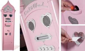 У Британії закоханих одружує рожевий автомат