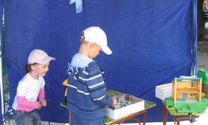 У Луцьку для дітей відкрили читальню просто неба