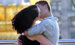 Сьогодні — Всесвітній день поцілунків