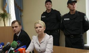 Суд над Тимошенко перенесли на понеділок через її адвоката