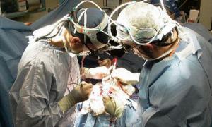 Іспанські лікарі вперше у світі пересадили пацієнтові обидві ноги	