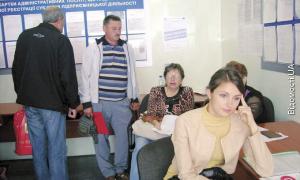 Підприємців «загнали» у черги за документами з Єдиного державного реєстру