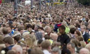 Десятки тисяч жителів Норвегії вийшли вшанувати пам’ять жертв теракту