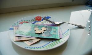 Зарплати бюджетникам підвищать на місяць раніше