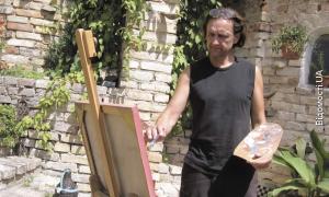 Художник із Луцька заробляє на життя, реставруючи картини у Празі