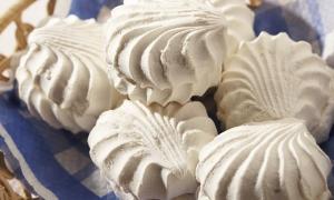 Українці найбільше зловживають солодким і ковбасами