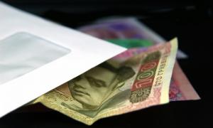 Українські банки стали сплачувати більше податків добровільно