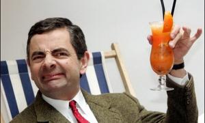 «Містер Бін» Роуен Аткінсон врізався у дерево