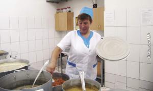 Нелегалів у Журавичах годують краще, ніж хворих у лікарнях