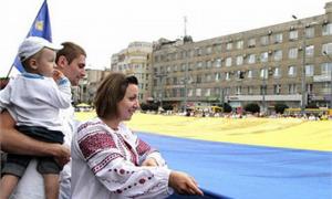 В Івано-Франківську розгорнули рекордний синьо-жовтий стяг 