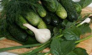 У двох магазинах Луцька вилучили нітратні огірки і цибулю