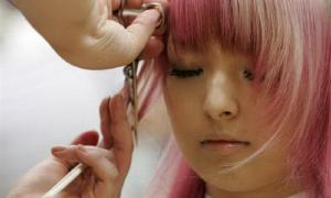 Японська компанія змусила своїх співробітників однаково підстригтися