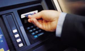 Банкіри не хочуть відмовлятися від комісії у банкоматах