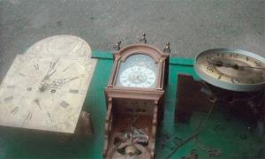 Волинянин намагався провезти контрабандою старовинні дзиґарики 