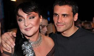 Лоліту та її чоловіка переслідує маніяк