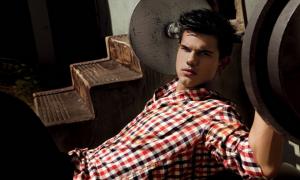 Тейлор Лотнер не може порозумітися з подружками