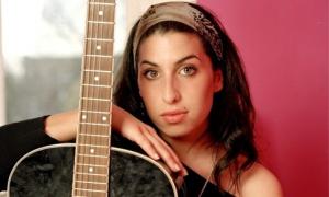 Емі Вайнхаус могла померти через таблетки від алкоголізму