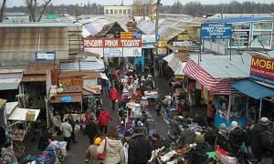 Переважна частина одягу в Україні — контрабанда