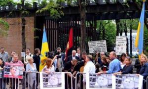 Українська діаспора в США зустріла Януковича мітингом