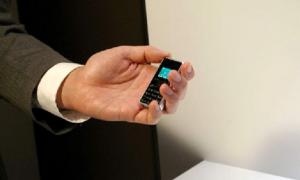 Японці придумали найменший у світі телефон з клавіатурою