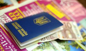 ЗМІ: Нацбанк дозволить обмінювати 1000 доларів без паспорта