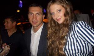 Володимира Кличка помітили з новою красунею