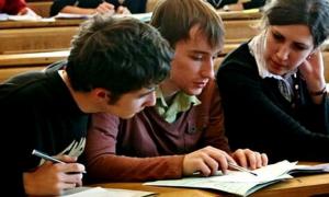 Мінфін пообіцяв ступентам підвищити стипендії