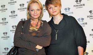 Дочка Лариса Доліної зробила її бабусею