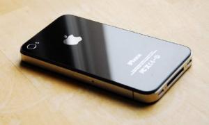 Компанія Apple представила новий телефон. Акції впали на 5%