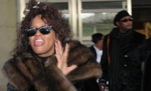 Уітні Х’юстон влаштувала скандал в літаку