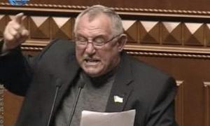 Улюбленого поета Януковича намагаються позбавити звання героя України