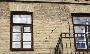 Студенти Луцького медколеджу навчаються у напівзруйнованому будинку