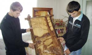 Брати зі Згоран виготовляють оригінальні картини