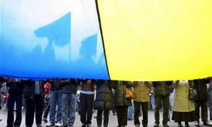 На заході України люди бідніші, ніж на сході, проте живуть краще