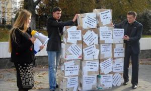 Лучани під час флешмобу шукали совість Януковича