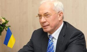 Протягом наступного року Азаров збільшить зарплату вчителям на 700 гривень