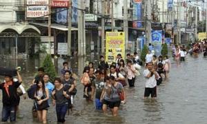 Із затопленої столиці Таїланду виїхало близько мільйона жителів 