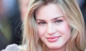 Німецьку модель звільнили за зв’язок із Каддафі