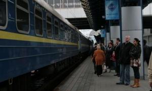 Щоб придбати квиток на нижню полицю, чекати доводиться годинами