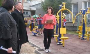 Луцька гімназія отримала в подарунок тренажери